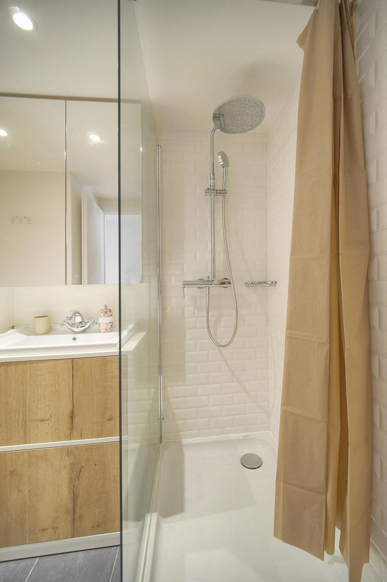 Aure-parking-piscine-terrasse-vca * Cannes